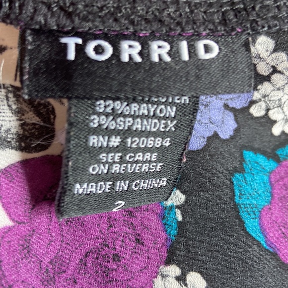 Torrid Skulls and Flowers Sheer Chiffon Top Size 2 - Picture 5 of 10